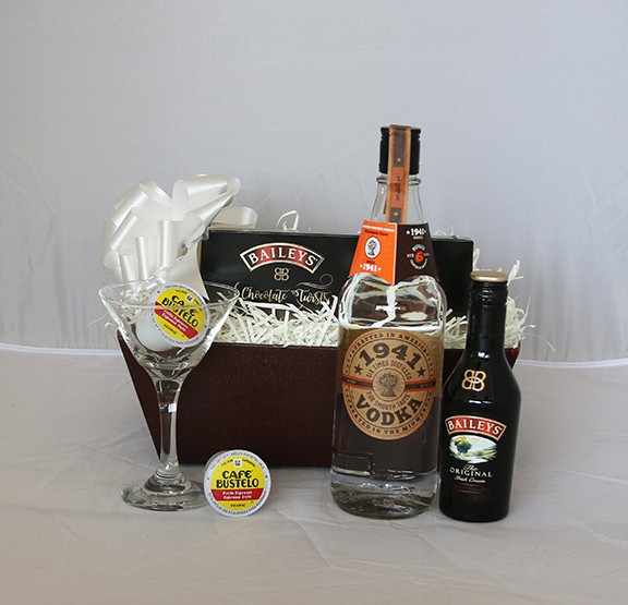 https://www.winesandmoreri.com/images/sites/winesandmoreri/labels/the-espresso-martini-gift-basket_1.jpg